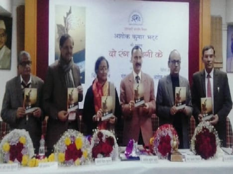  Poetry Collection 'two-color life' Released